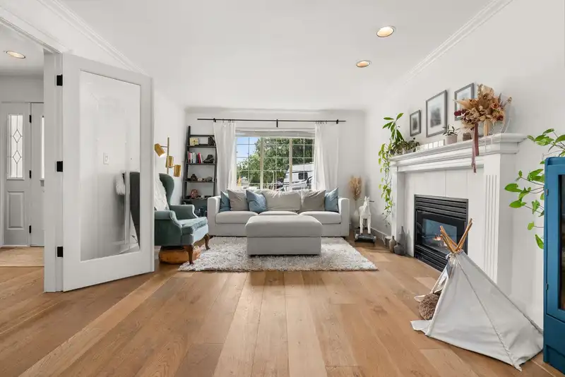 6185 170A STREET - photo 3 of 40