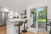 6185 170A STREET - thumbnail 10