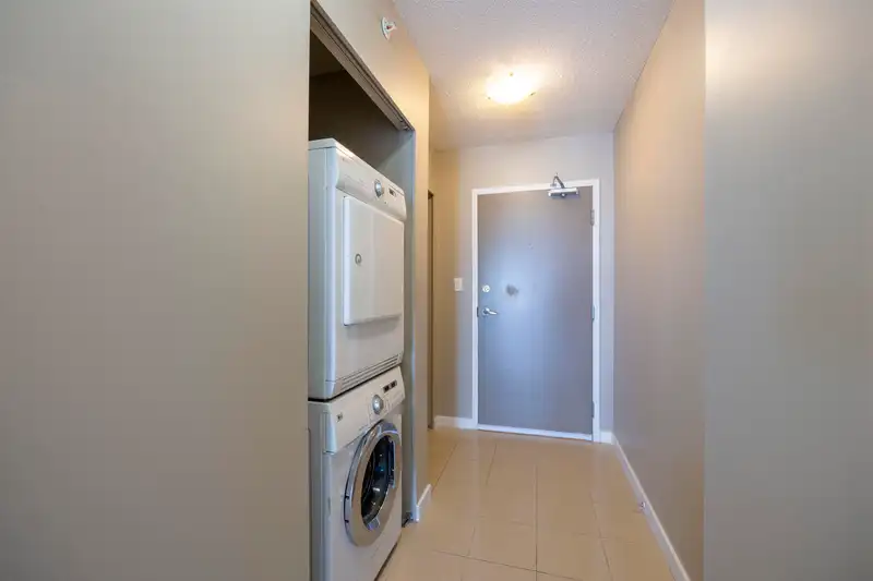 2504 13618 100 AVENUE - photo 3 of 27
