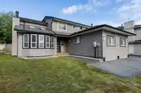 8902 142A STREET - thumbnail 2