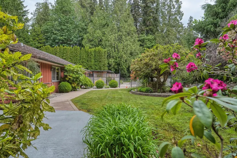 6241 SECHELT INLET ROAD - photo 3 of 25