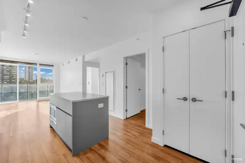 907 13428 105 AVENUE - photo 2 of 36