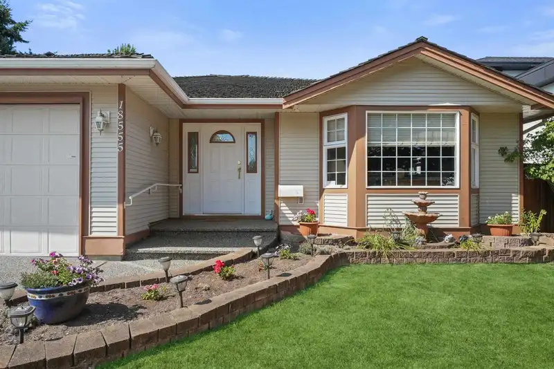 18555 57 AVENUE - photo 3 of 30