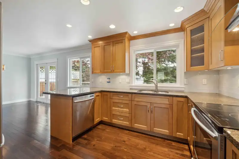 13106 100 AVENUE - photo 2 of 17