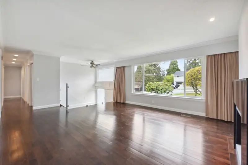 13106 100 AVENUE - photo 4 of 17