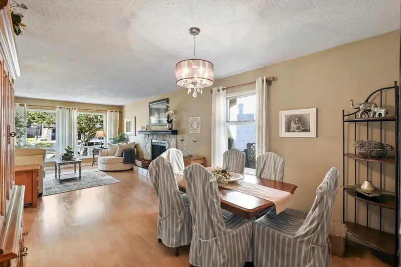 19548 62A AVENUE - photo 4 of 26
