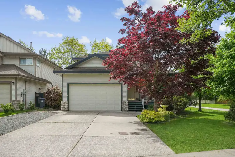 18202 69 AVENUE - photo 2 of 40