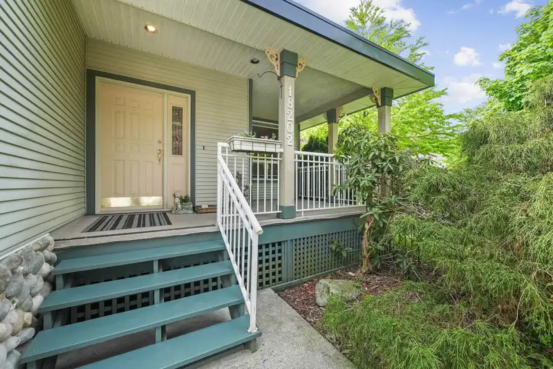 18202 69 AVENUE - photo 3 of 40