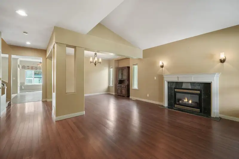 18202 69 AVENUE - photo 4 of 40