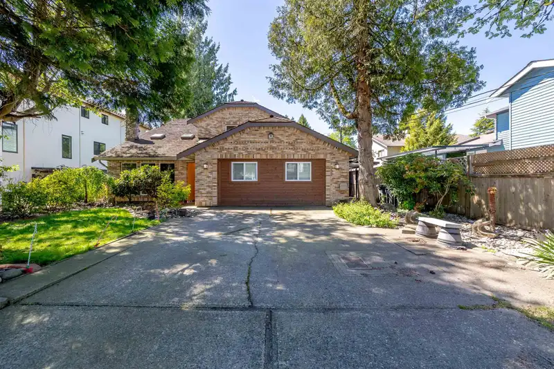 9045 146 STREET - photo 2 of 40