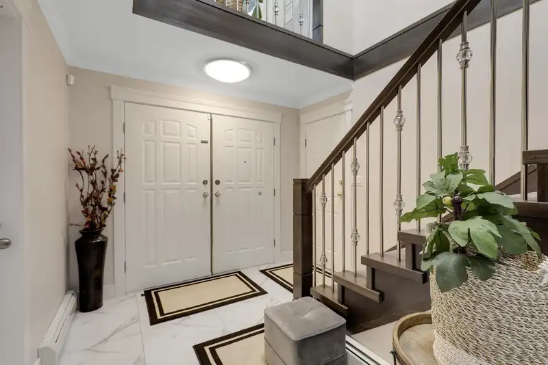 12046 84 AVENUE - photo 3 of 40