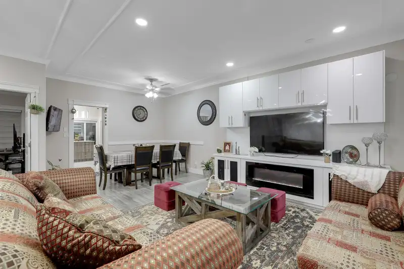 12046 84 AVENUE - photo 4 of 40