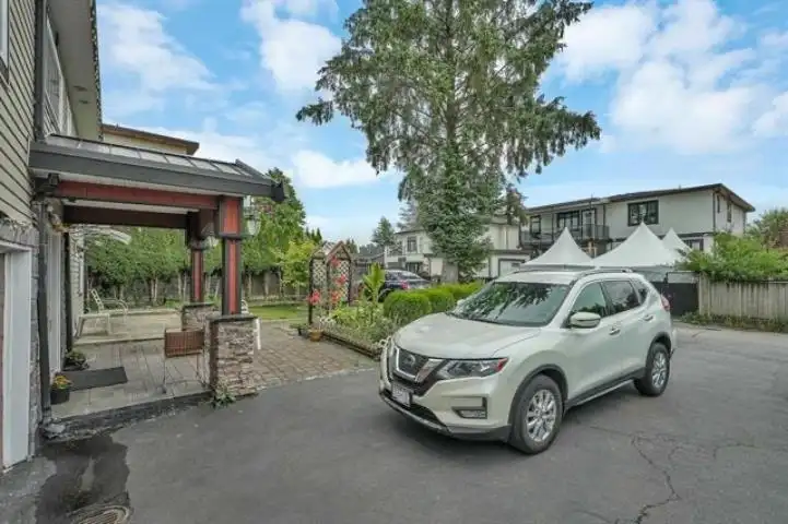 14478 88 AVENUE - photo 3 of 23