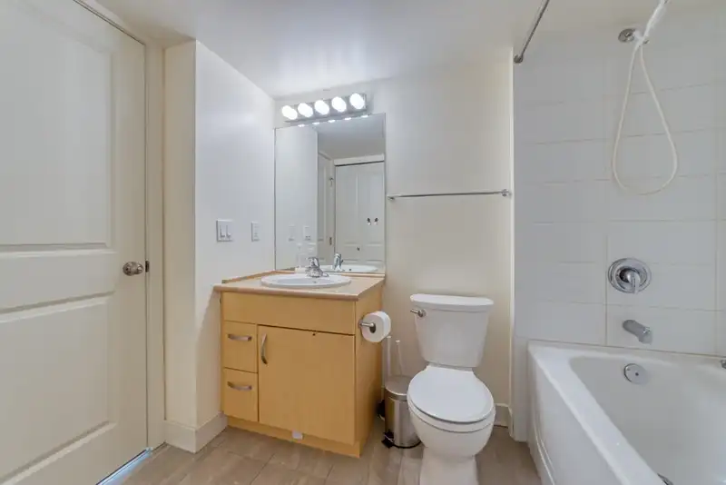 238 10838 CITY PARKWAY - photo 4 of 22