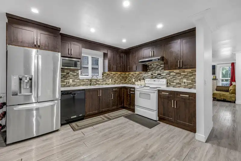 6926 134 STREET - photo 1 of 16