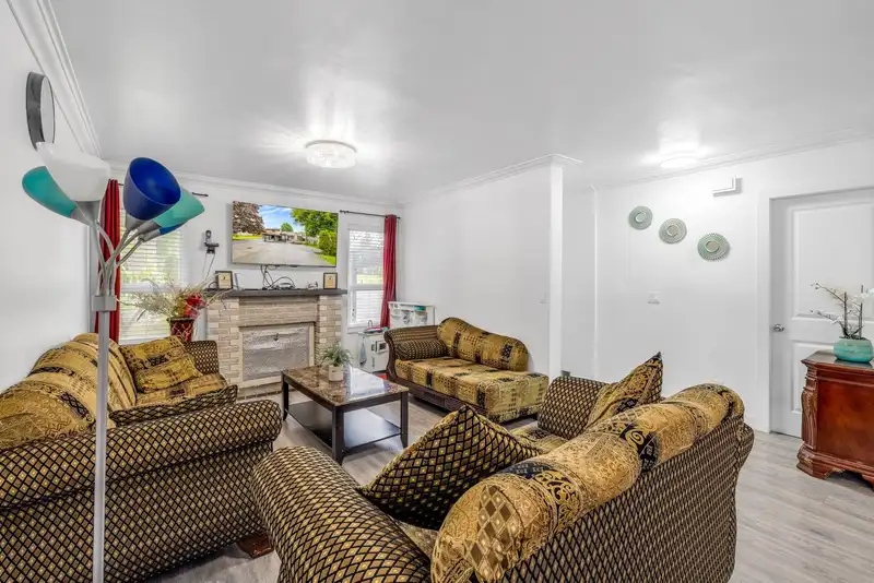 6926 134 STREET - photo 3 of 16