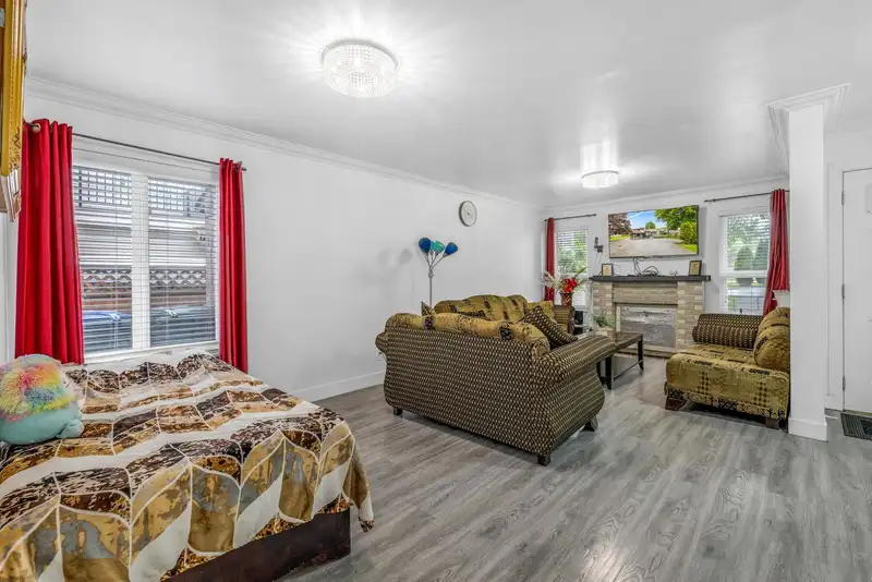 6926 134 STREET - photo 4 of 16