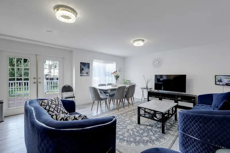 16123 86 AVENUE - photo 4 of 40