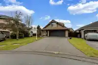 8518 165A STREET - thumbnail 1