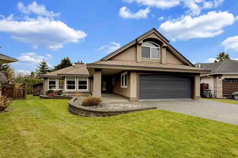 8518 165A STREET - photo 3 of 40