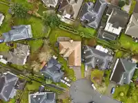 8518 165A STREET - thumbnail 5