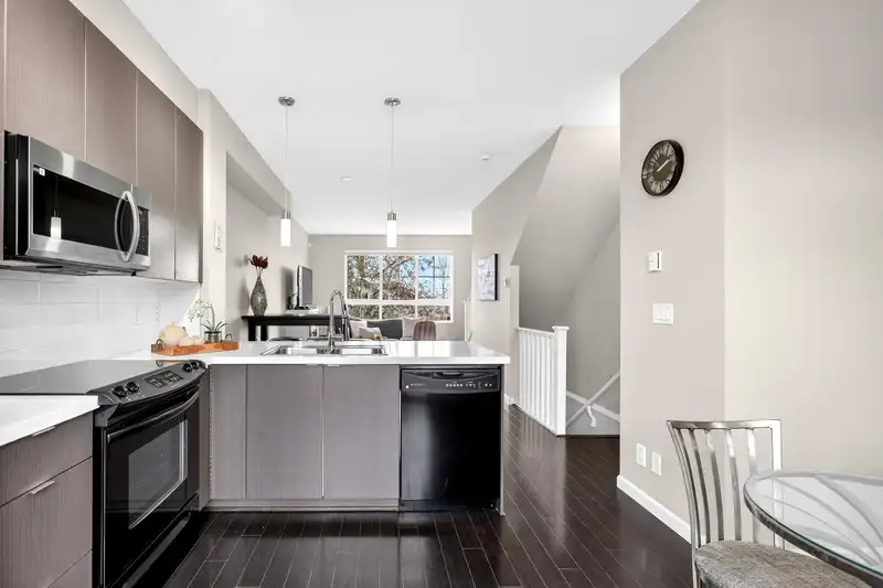 6 19505 68A AVENUE - photo 4 of 36