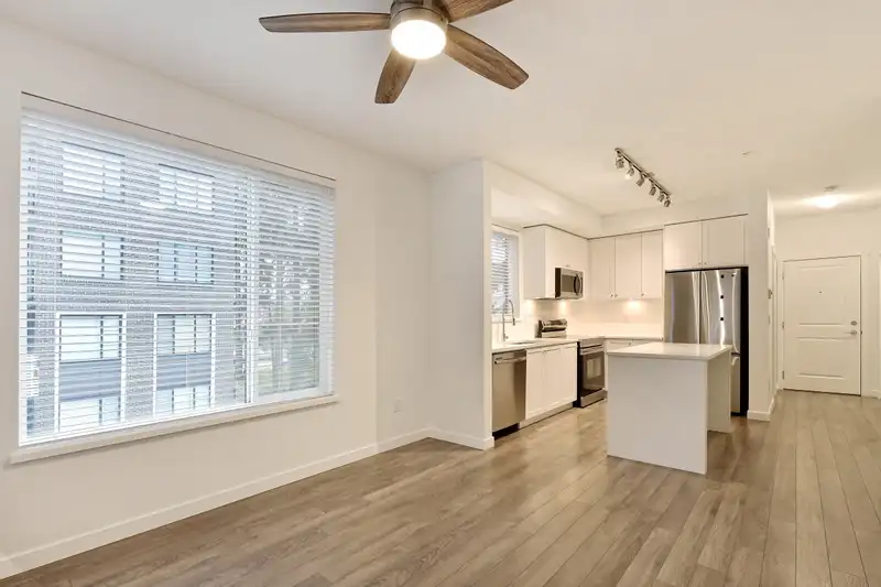 308 15835 85 AVENUE - photo 3 of 31