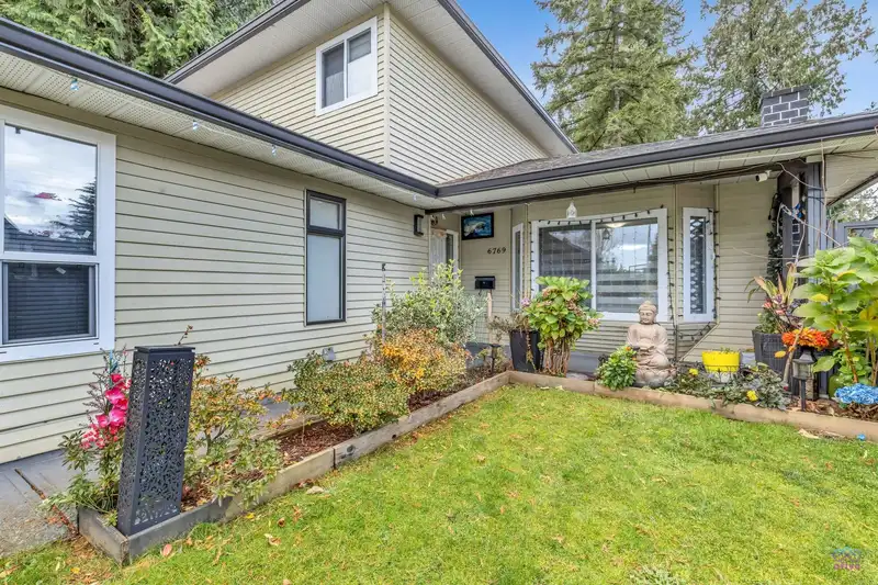 6769 129A STREET - photo 3 of 32