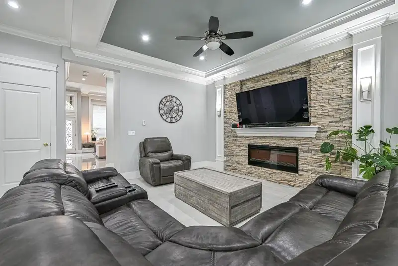 5916 139 STREET - photo 2 of 40