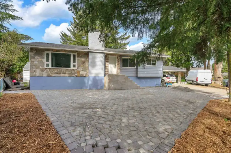 10865 152 STREET - photo 1 of 7