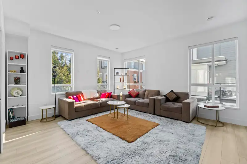 25 18855 72 AVENUE - photo 2 of 24