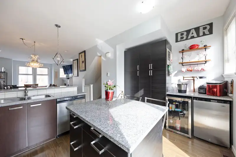 96 18777 68A AVENUE - photo 3 of 28