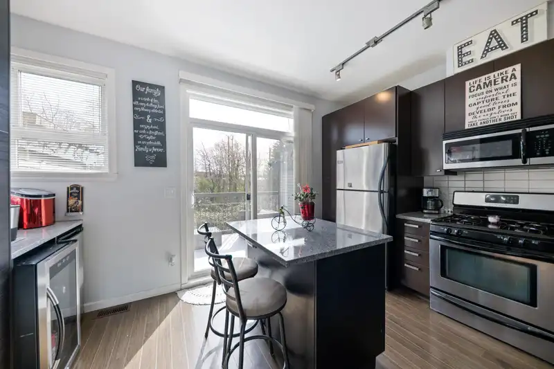 96 18777 68A AVENUE - photo 4 of 28