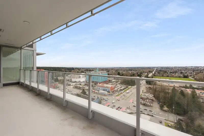 2806 9675 KING GEORGE BOULEVARD - photo 2 of 37