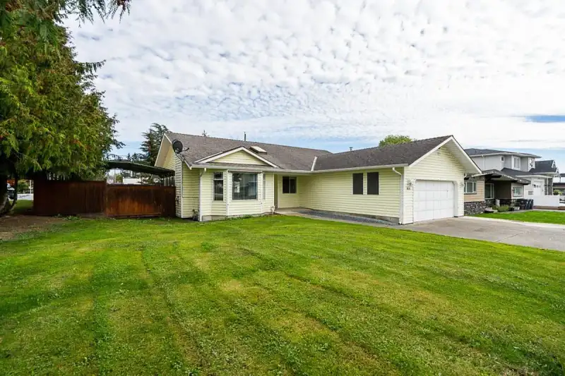 6118 175A STREET - photo 1 of 39