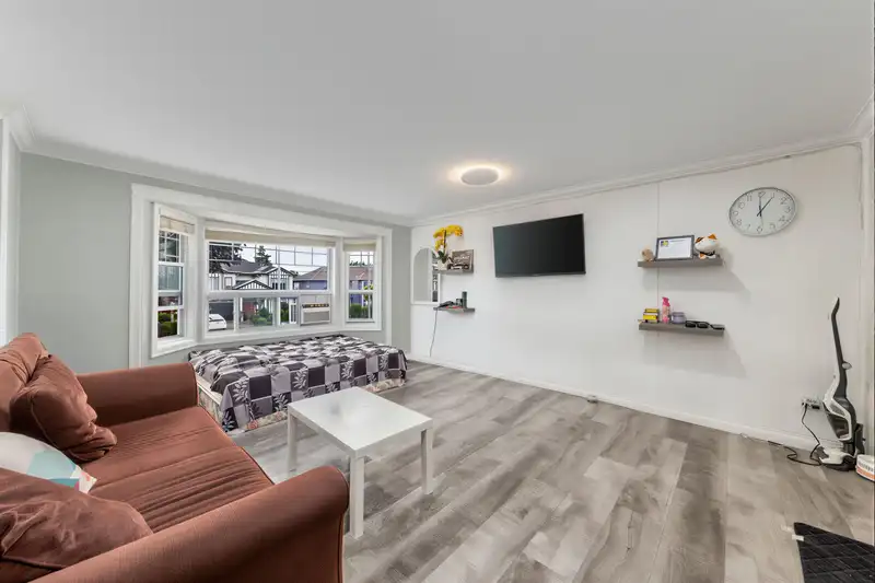 13111 73A AVENUE - photo 4 of 40