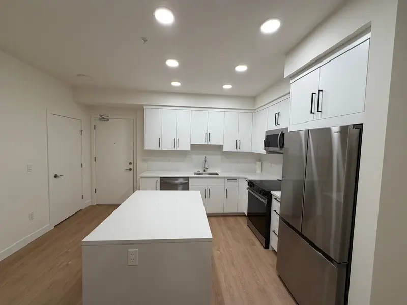 309 33816 SOUTH FRASER WAY - photo 2 of 13