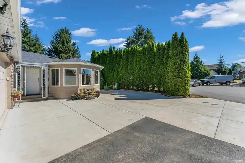 9079 144 STREET - photo 4 of 39