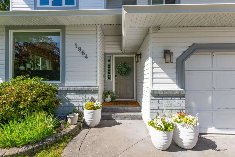 1964 158A STREET - photo 2 of 25