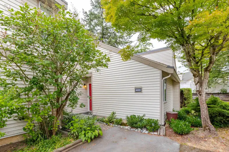 6055 W GREENSIDE DRIVE - photo 1 of 37