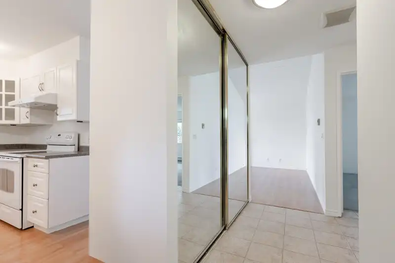 6055 W GREENSIDE DRIVE - photo 3 of 37