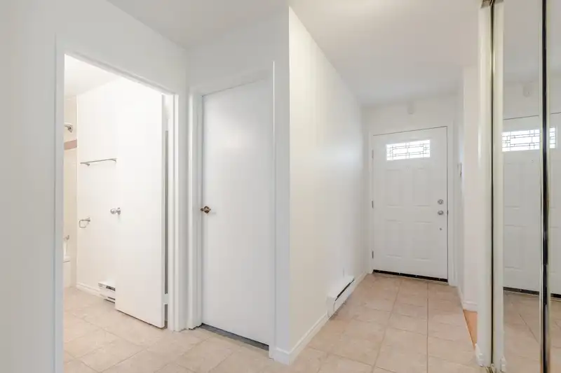6055 W GREENSIDE DRIVE - photo 4 of 37