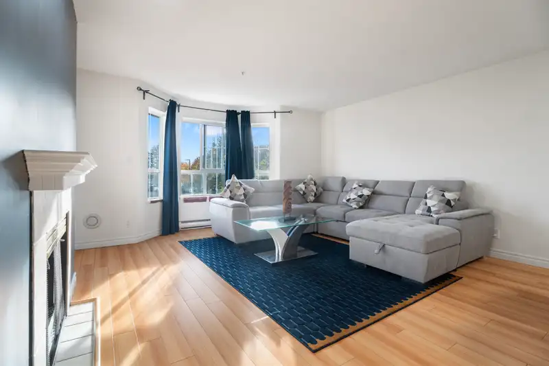 318 15268 105 AVENUE - photo 1 of 26