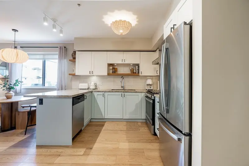 3174 PRINCE EDWARD STREET - photo 4 of 25