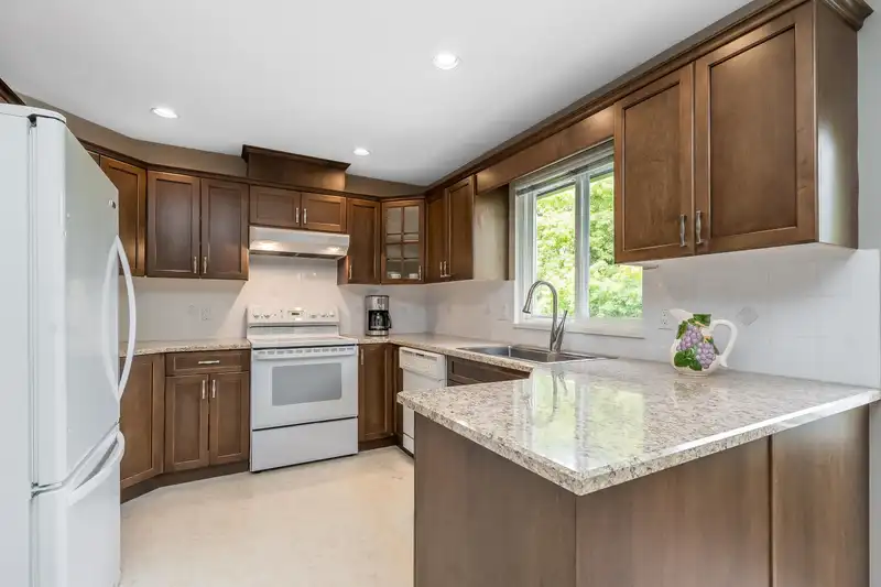 107 13888 70 AVENUE - photo 2 of 40
