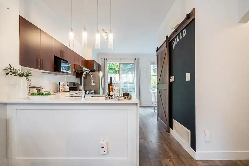 31 15152 62A AVENUE - photo 3 of 39