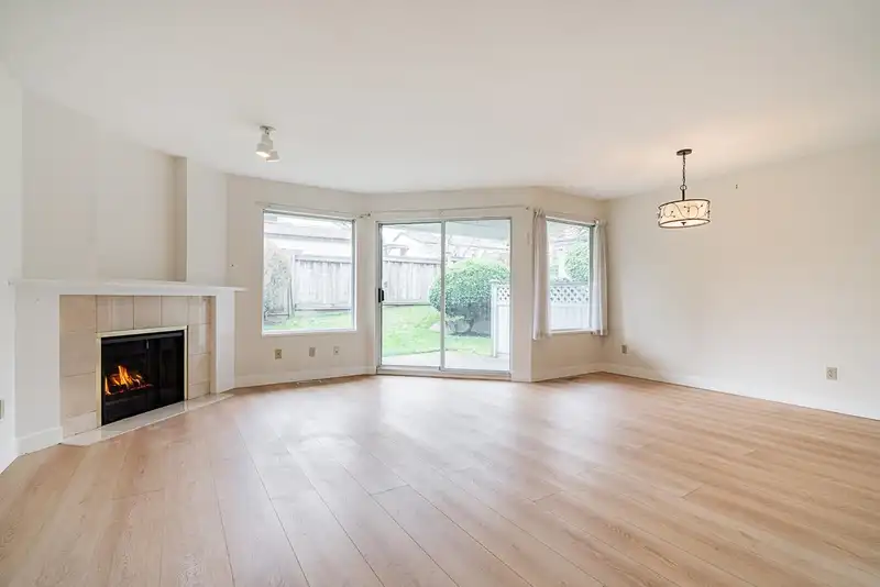 63 9285 122 STREET - photo 4 of 25