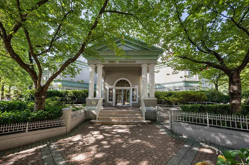 206 2990 PRINCESS CRESCENT - photo 1 of 25