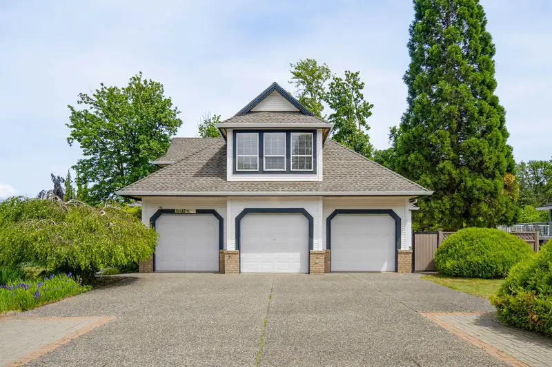 18032 98 AVENUE - photo 2 of 40