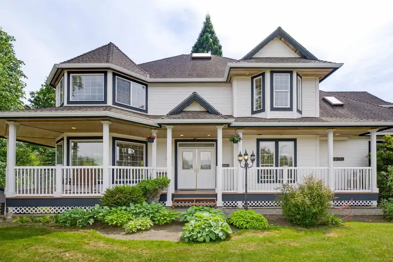 18032 98 AVENUE - photo 3 of 40